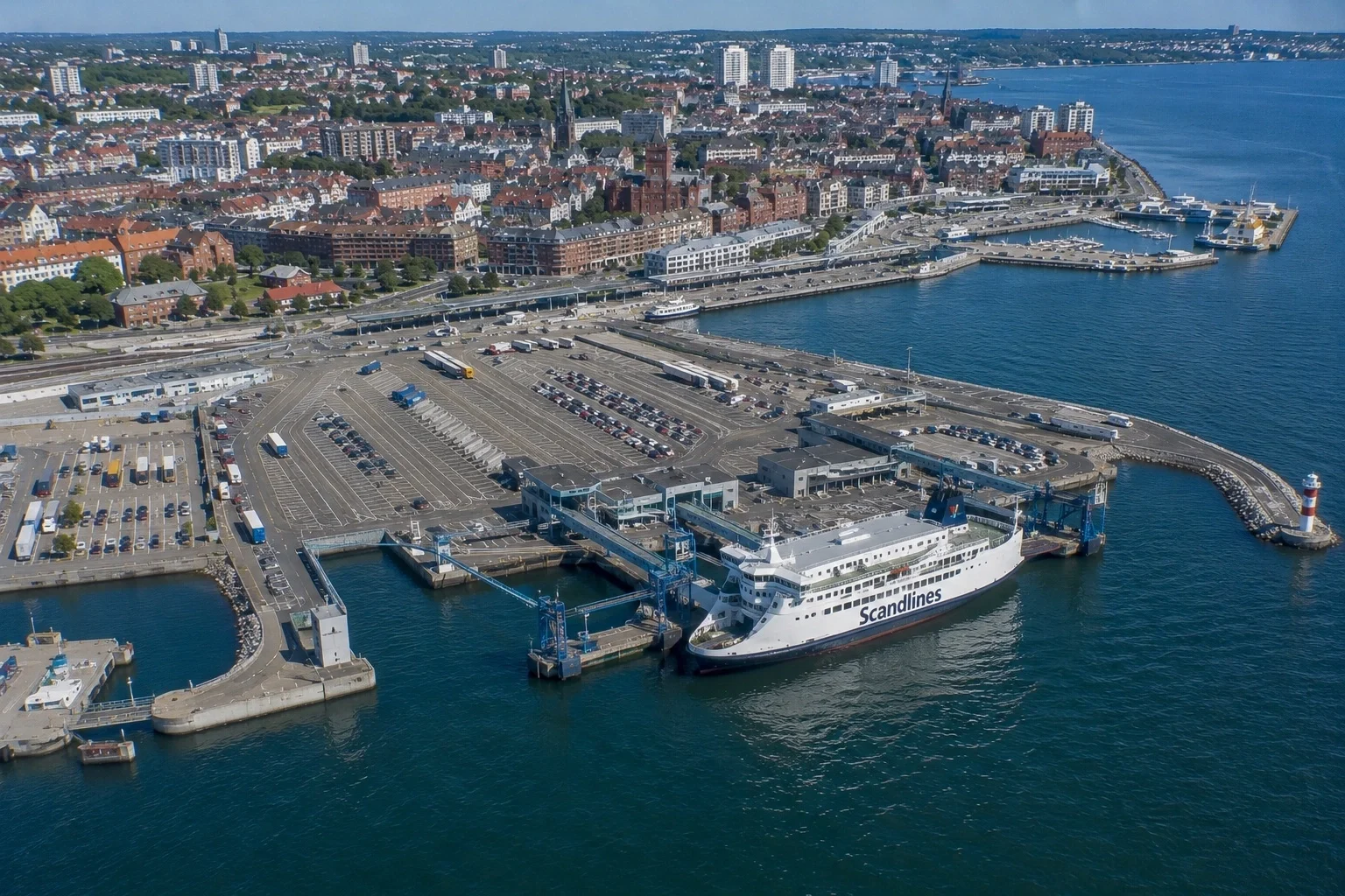 Helsingborgin lauttaterminaali ja ØRESUNDSLINJENin yhteys Tanskaan