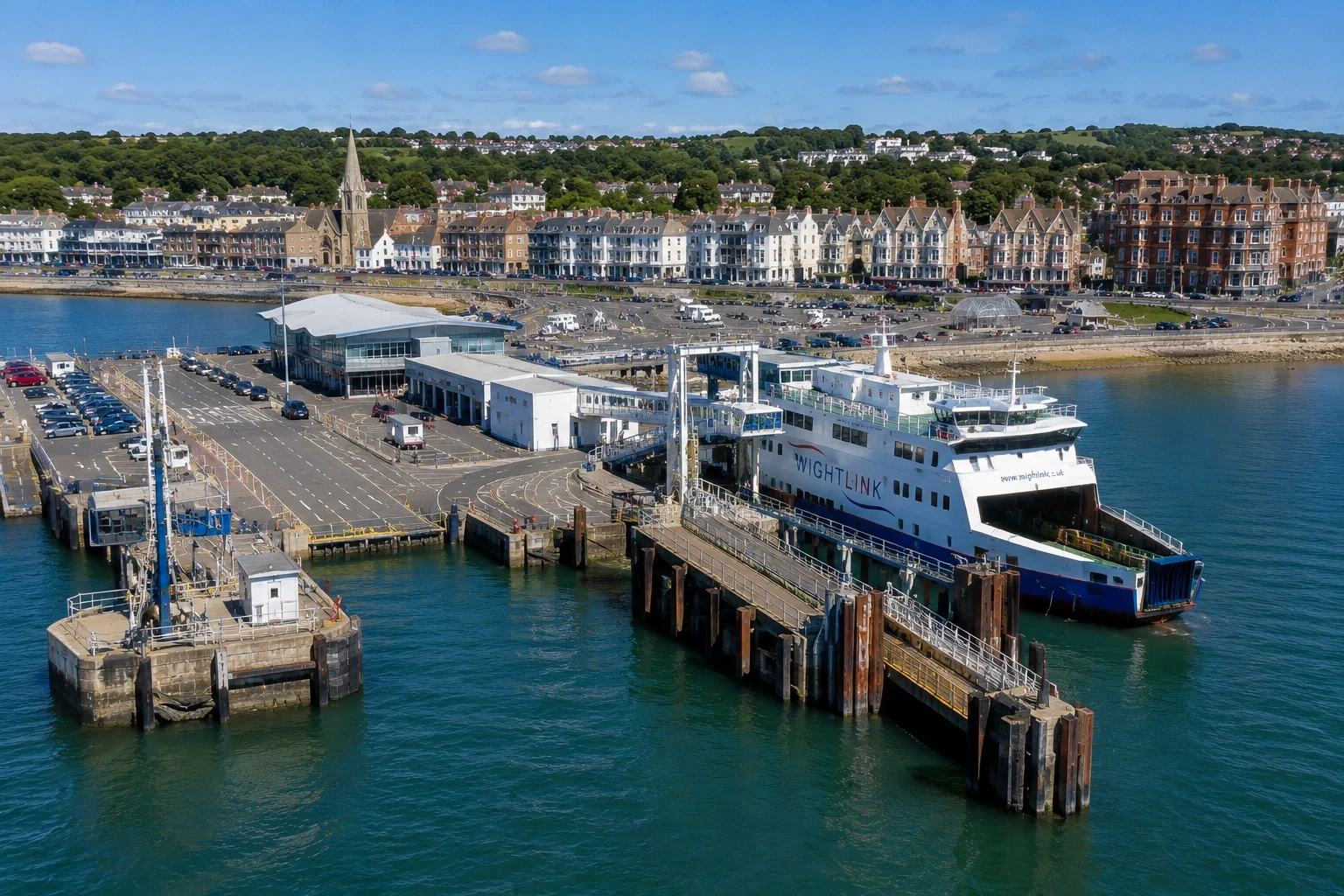 Ryde Pier Head ja lautan tuloväylä Wightsaarella