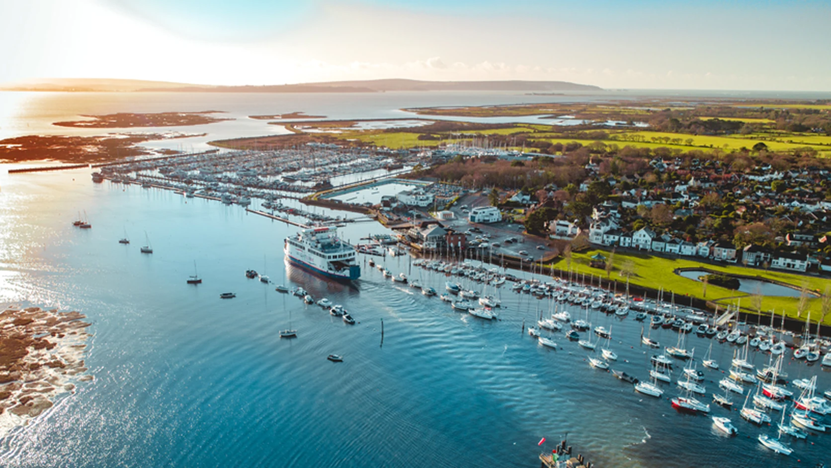 Wightlink Wight Class lautta leaving Lymington